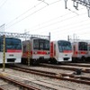 相鉄は6月15日に「さよなら赤帯旧塗装」撮影会を相模大塚駅構内で開く。塗装変更で消滅する旧塗装の車両（写真）が集結する