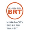 新潟BRTのシンボルマーク。朱色のリングで文字を囲む。