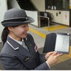 JR東日本は2013年から主要駅や乗務員へのタブレット端末の配備を進めており、輸送障害発生時の情報収集や利用者への案内に活用している。