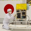 ロケット搭載準備中の「ほどよし４号」（ヤスネ基地にて）