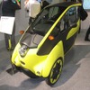 トヨタi-ROAD。完成度は高く、すぐにでも量産化できそうなレベルに思える