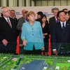 VWグループの中国成都工場を訪れた独メルケル首相