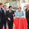 VWグループの中国成都工場を訪れた独メルケル首相