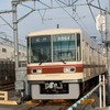新京成電鉄は8月2日の松戸花火大会にあわせ臨時列車を運転する。写真は同社の8800形電車。