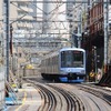 地上に線路があった頃の東横線渋谷～代官山間（2011年撮影）。ちょうど列車が走行している辺りに商業店舗が整備される。