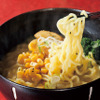 ラーメンとコーンスープ、コーン、ネギ、コショウを組み合わせた新メニュー例「コンポタラーメン」