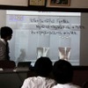 実験動画などタブレットで再生し、プロジェクタで投影