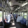 「木質化」される前の5000系車内（2005年撮影）。基本的なレイアウトは「木質化」後も同じだ。