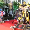 左からオプティマスプライム、ピータービルド、バンブルビー