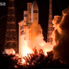 ATV5号機を搭載したアリアン5 ES ATVロケットの打上げ（出典：JAXA／ESA）