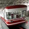 高野山駅で発車を待つケーブルカー。高野山ケーブルは1930年に開業した。