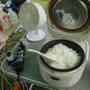 炊飯器ではご飯が炊きあがった
