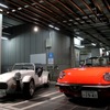 ウエストフィールド・スーパー7（左）とアルファロメオ・スパイダー（右）