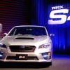 スバル WRX S4とスバル取締役専務執行役員 日月丈志氏