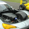 こちらはGT300マザーシャシー試作車「86」のエンジンルーム。GTA製のV8が載る。