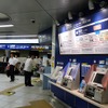 羽田空港国際線ターミナル駅の改札口と切符売場。11月8日のダイヤ改正で品川駅から同駅までの所要時間が11分になる。