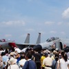 今回は戦闘機の参加が少なく、戦闘機前にもかなりの人たちが列を成した。