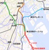 JR東日本が第4回小委員会で説明した羽田空港アクセス線のルート。東京貨物ターミナル～羽田空港間などに新線（赤点線）を建設するほか、既設の車庫線（青点線）や休止貨物線（浜松町～東京貨物ターミナル）を活用する。新宿・渋谷方面（西山手ルート）と東京方面（東山手ルート）、新木場方面（臨海部ルート）から羽田空港に直通する列車を走らせる。オリンピックの開催に間に合わせるため、羽田空港新駅の手前に「暫定駅」を設けて臨海部ルートのみ暫定開業することも検討されている。