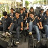 ペダル漕いで前進　タイの大学が人力バス開発