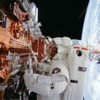1993年、ハッブル宇宙望遠鏡の修理ミッションで作業中のNASA キャサリン・ソーントン宇宙飛行士