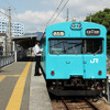 和田岬線の103系通勤電車。国鉄車両である103系は0系と同時期に製造された。