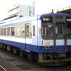 のと鉄道では写真のNT200形気動車7両が運用されているが、されているが、団体客の増加などを受けて観光列車用の車両を2両増備することになった。