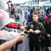 F1日本GP（木）ファンイベント：サイン会に登場したロマン・グロージャン