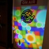 ナムコ、いつでもアニソンパーティを楽しめる常設カフェ&バー「アニON」を新宿にオープン！サイリウムは席に常備