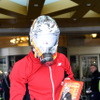 2014年ツアー・オブ・北京第2ステージ、ガスマスクをかぶるガーミン・シャープの選手
