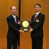 日本証券アナリスト協会 大場昭義会長（右）と富士重工業 高橋充取締役（左）