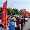 大阪マラソンで、たこ焼き、どら焼き、ラッキョなどが振る舞われた「まいどエイド」