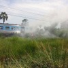 タイ中部で踏切事故　乗用車炎上、２人死亡