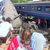 タイ東北で列車がトラックに衝突・脱線　４人死亡、８０人けが