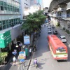バンコク・シーロム通りから屋台消える
