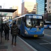 神戸市は「新たな交通手段」としてBRTやLRTの導入可能性の検討を行う事業者5社を選定した。写真は韓国・ソウルのBRT駅