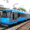 東急世田谷線は12月と1月の世田谷ボロ市にあわせ列車を増発する。写真は松陰神社前駅に停車している世田谷線の電車。