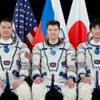 ISS第42次／第43次長期滞在クルー（左から）テリー・バーツ宇宙飛行士、アントン・シュカプレロフ宇宙飛行士 、サマンサ・クリストフォレッティ宇宙飛行士（出典：JAXA／GCTC）