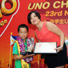 11月23日、シンガポールで小中学生UNOアジア決勝が行なわれ、日本代表として参戦した阿部隼士選手（8歳）が見事優勝した