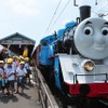 「トーマス」の意匠が施された大井川鐵道のC11 227。来年も6月から10月にかけて運転される。