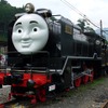 来年は『トーマス号』のほか『ジェームズ号』も運転される。写真は千頭駅で静態保存されている9600形（49616）。「トーマス」キャラクターのうち「ヒロ」の装飾が施されている。