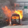 バンコク郊外で乗り合いバン炎上　けが人なし