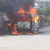 バンコク郊外で乗り合いバン炎上　けが人なし