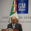メキシコへの投資を発表するGM現地法人社長