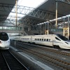 中国の二大鉄道車両メーカー、中国南車と中国北車が合併を発表。写真は北車グループの長春軌道客車がアルストムから旧フィアット「ペンドリーノ」の技術供与を受けて製造したCRH5形。