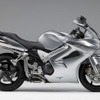 ホンダ、VFR にABSを標準装備して発売