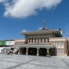 関西本線の王寺・奈良・伊賀上野3駅は受験生の応援企画として車輪空転防止用の砂を1月9日に配布する。写真は奈良駅。