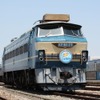 EF66形は高速貨物列車のけん引機として開発された。写真は27号機。