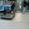 英国のレッドブル本社ファクトリーで起きた優勝トロフィー強奪の一部始終映像を公開した『CCTV News』