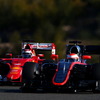 ４日目トップのライコネン（左）と、ホンダエンジンで周回を重ねるバトン（右）
