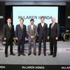 10日の会見において。左からホンダの新井氏、伊東社長、アロンソ、バトン、マクラーレンのロン・デニス氏。